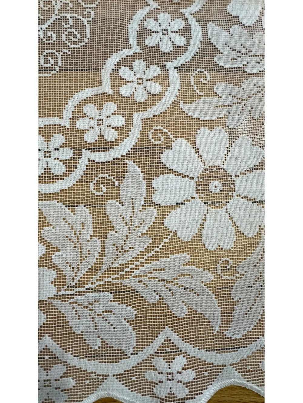 New VTG MCM Floral Lace Tablecloth Daisies Vines Heirloom Cottagecore 70x87 Box